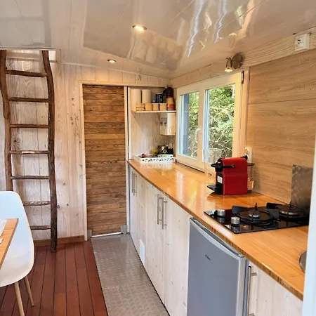 Bateau Avec Jacuzzi Aux Portes De Botel *